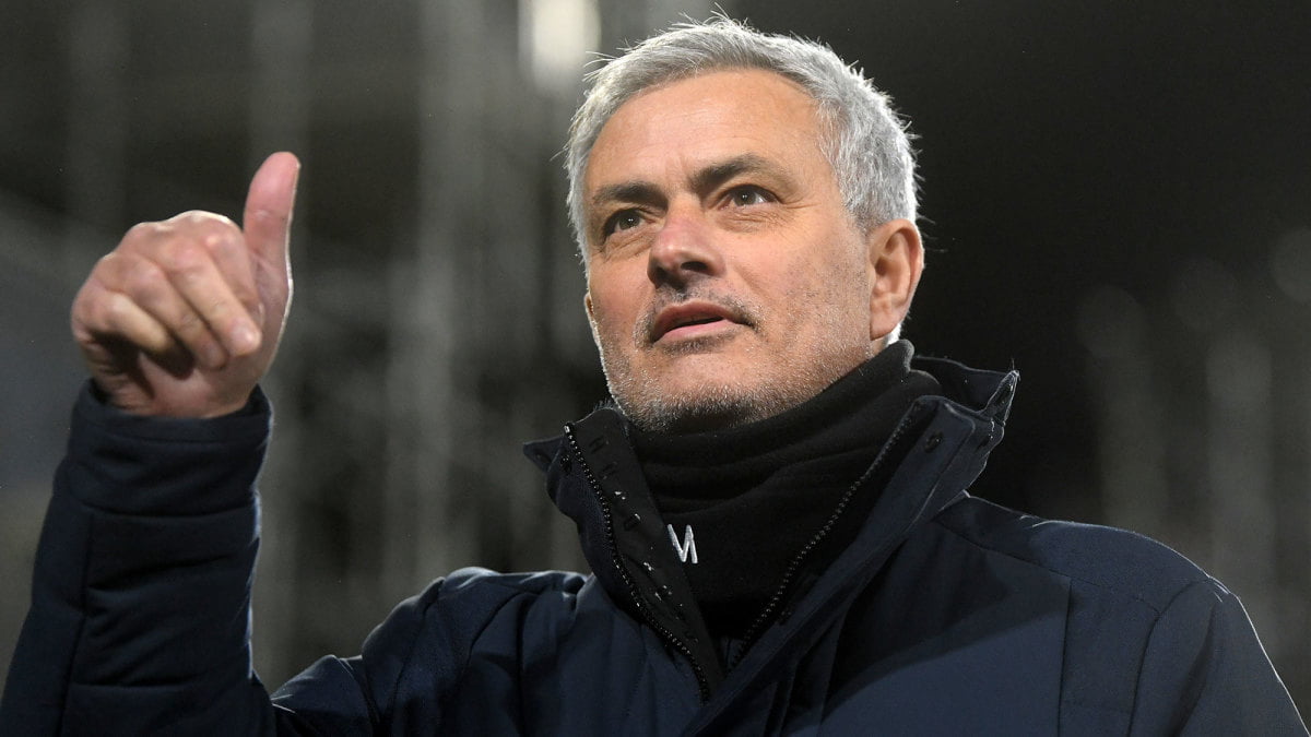 Roma defender harshly criticizes Mourinho after being sacked