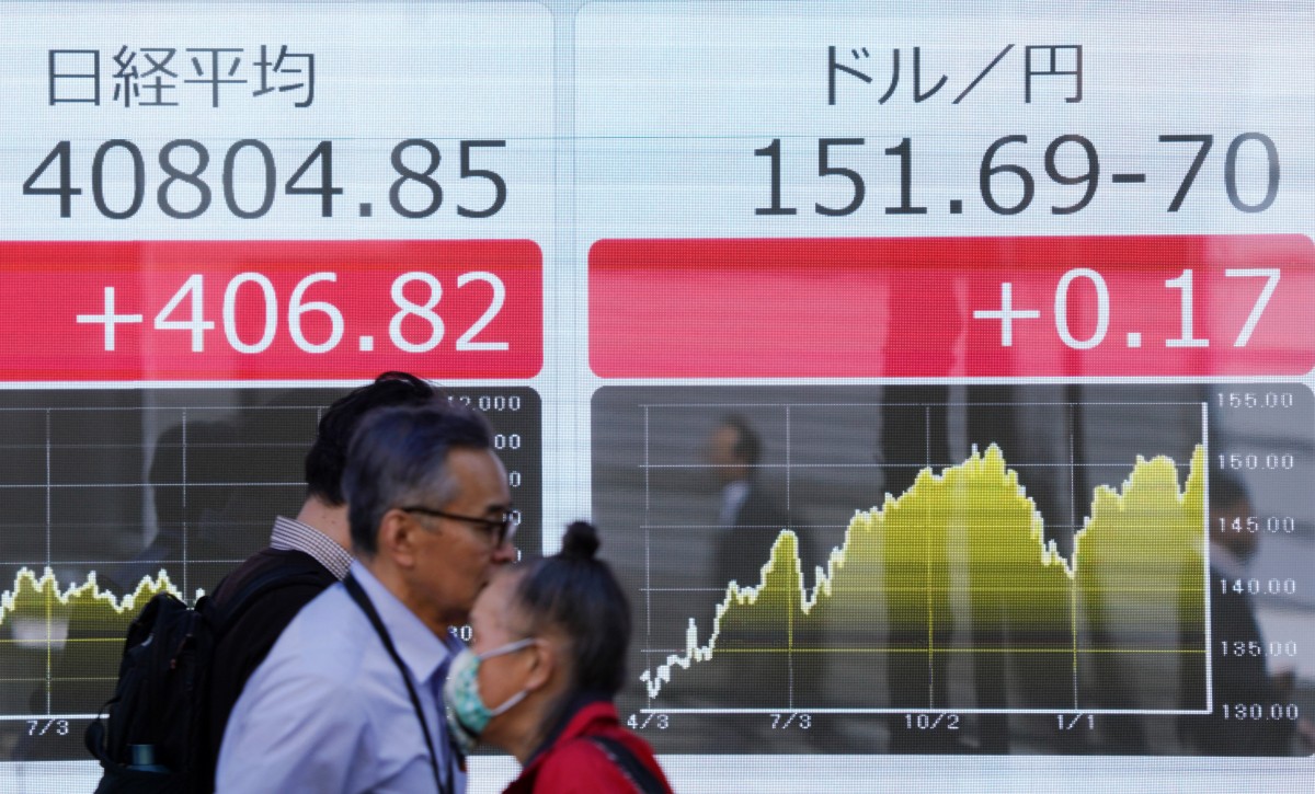 Tokyo stocks close higher after Wall Street record
