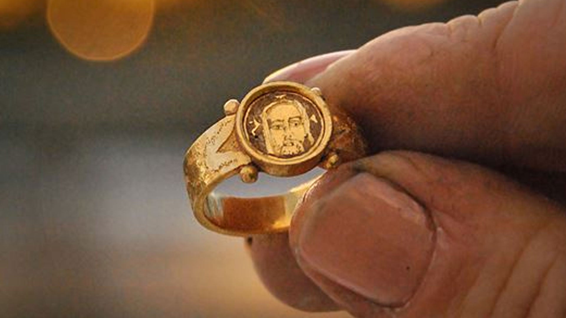 Ancient gold ring with the face of Christ discovered by archaeologists